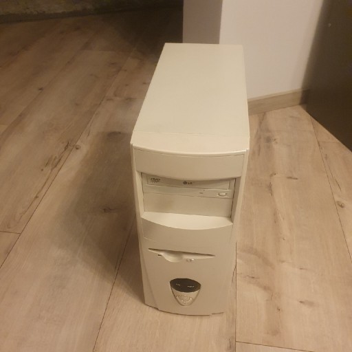Zdjęcie oferty: KOMPUTER STACJONARNY POD WIN98! AOPEN AX3S FX5200 P3 700Mhz