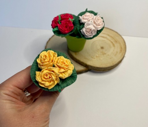 Zdjęcie oferty: Trzy małe piękne bukiety róż ręcznie robionych