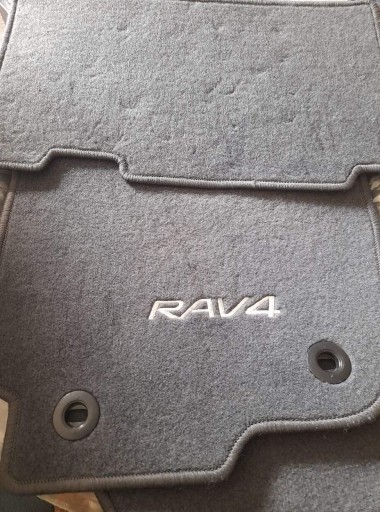 Zdjęcie oferty: Dywaniki Toyota Rav4