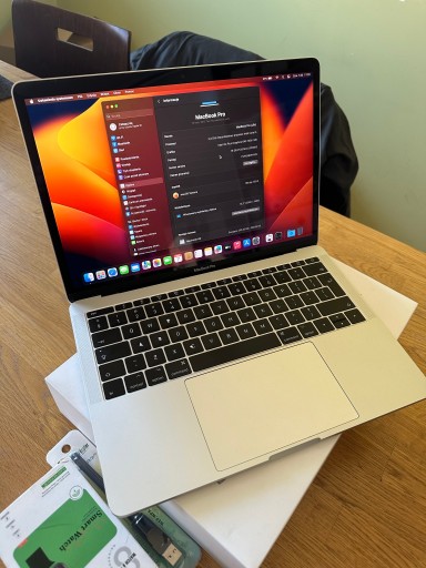 Zdjęcie oferty: Apple MacBook PRO 13 2019 16GB 256SSD 8h bat+grati