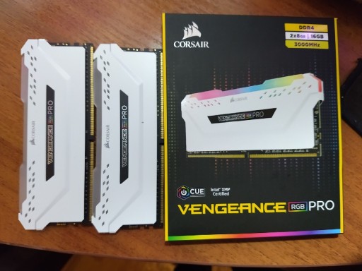 Zdjęcie oferty: Corsair Vengeance RGB Pro DDR4 3000Mhz 16GB 2x8GB