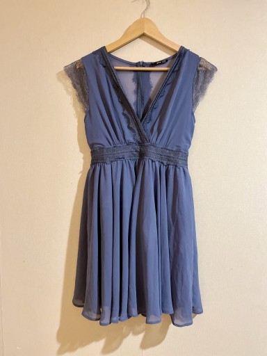 Zdjęcie oferty: TFNC perry sukienka koktajlowa L 40 niebieska midi