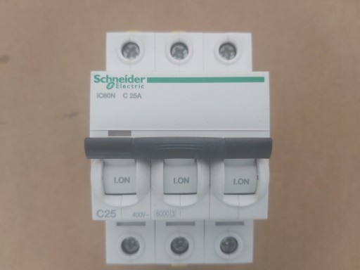 Zdjęcie oferty: Schneider  wyl. nadpradowy  3F C25A 