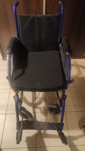 Zdjęcie oferty: Wózek inwalidzki w 100% sprawny, wygląd jak nowy