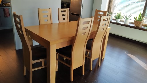 Zdjęcie oferty: duży stół rozkładany z grubym blatem - 8 krzeseł