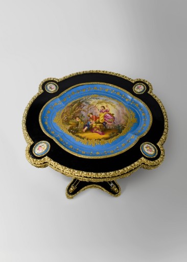 Zdjęcie oferty: Stolik – gueridon z porcelaną typu Sevres.