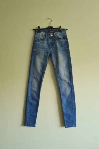 Zdjęcie oferty: Przecierane jeansy Bershka 34 XS skinny