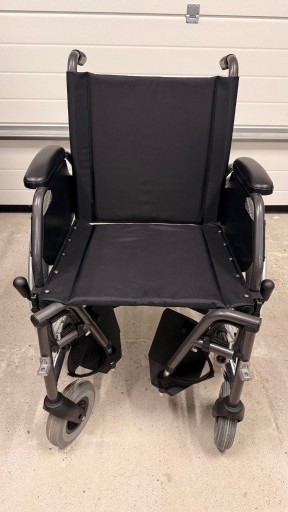 Zdjęcie oferty: Wózek inwalidzki Vermeiren Jazz S50 stan bardzo dobry-GRATIS chodzik-laska