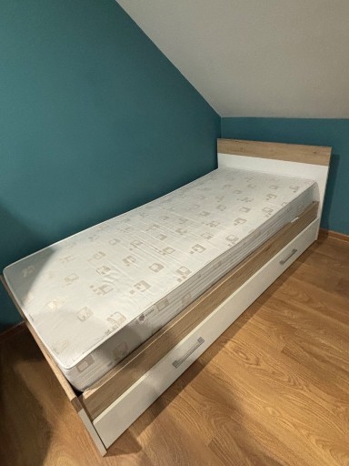 Zdjęcie oferty: łóżko jednoosobowe z matercem i dużą szufladą