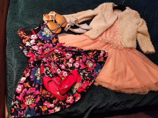 Zdjęcie oferty: CUDOWNE 3 sukienki,bolerko,3 pary butów od 152cm