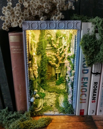 Zdjęcie oferty: Booknook alejka z kamieniczkami i lustrem książka