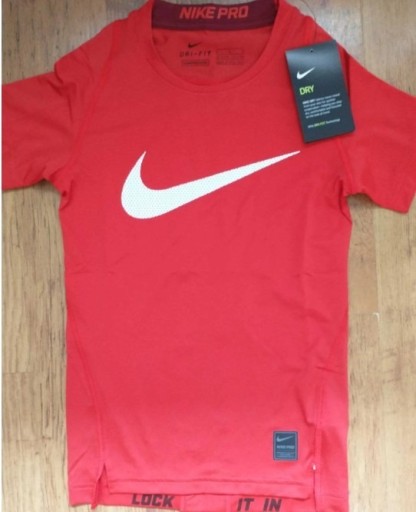 Zdjęcie oferty: Nike Pro koszulka treningowa r.137-147 nowa