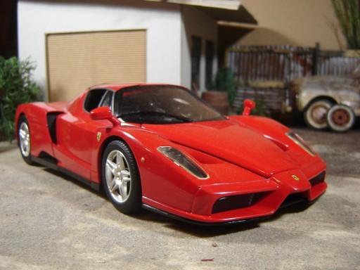 Zdjęcie oferty: Ferrari Enzo Hot Wheels bez pudła 1:18