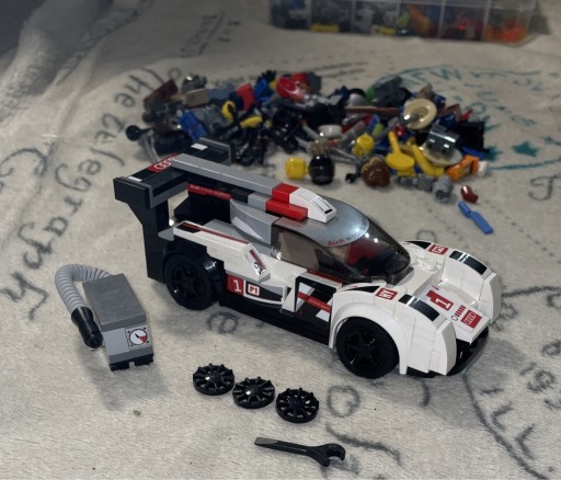 Zdjęcie oferty: Lego 75872 Audi E-tron