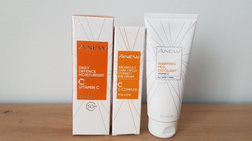 Zdjęcie oferty: Avon zestaw rozjaśniający Anew Vitamin C 3w1 Dzień Matki