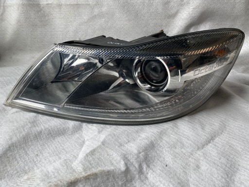 Zdjęcie oferty: Lampa lewy przód Skoda Octavia II Fl