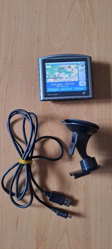 Zdjęcie oferty: Nawigacja TomTom ONE . Uchwyt na szybę , kabel USB .Org. opakowanie