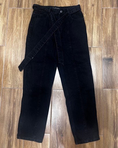 Zdjęcie oferty: Spodnie Mom Jeans Sinsay rozm 36