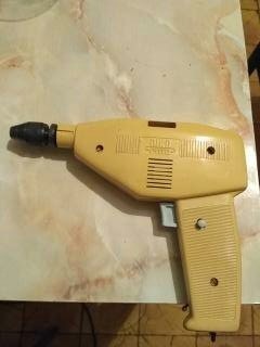 Zdjęcie oferty: Wkrętarkowiertarka wiertarka PIKOLO na baterie 9V