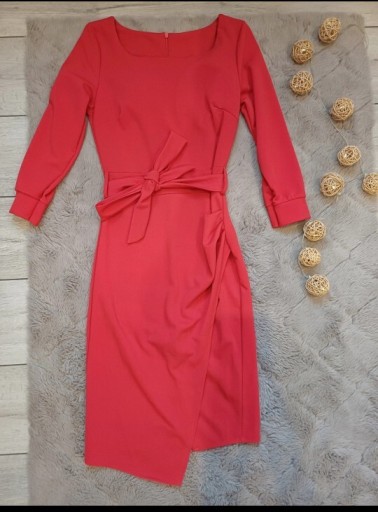 Zdjęcie oferty: Sukienka czerwona z paskiem 