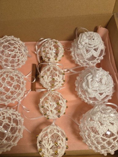 Zdjęcie oferty: Bombki na szydełku 10 sztuk. Bombki szydełkowe w pudełku idealne na prezent