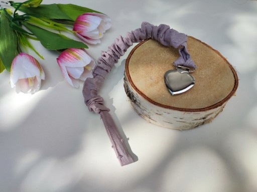 Zdjęcie oferty: Zawieszka scrunchie w kolorze lila 