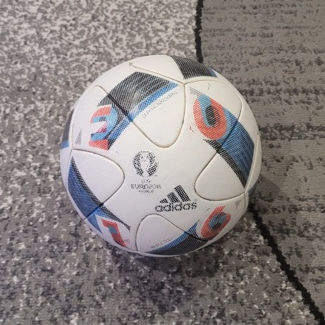 Zdjęcie oferty: Piłka meczowa Adidas OMB Beau Jeu 2016 Match Ball