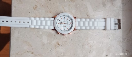 Zdjęcie oferty: Zegarek damski pasek zsilikonu