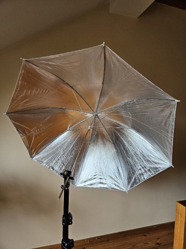 Zdjęcie oferty: Dwie parasolki fotograficzne srebrna 110 biała 90
