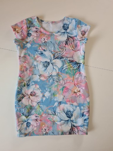 Zdjęcie oferty: Sukienka dresowa w kwiaty roz. 98/104