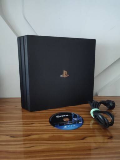 Zdjęcie oferty: [PS4] Konsola PlayStation 4 Pro 1TB + FIFA 22