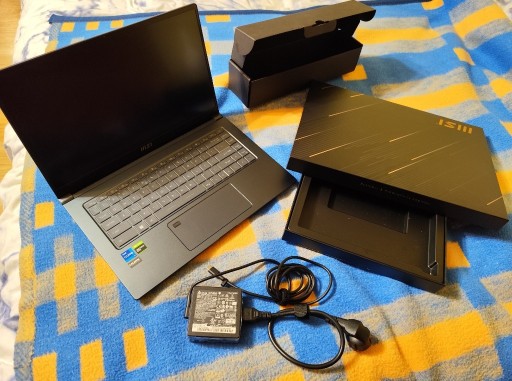 Zdjęcie oferty: Jak nowy! Elegancki i wydajny MSI Prestige 15 (i7, 16GB, GTX 1650)