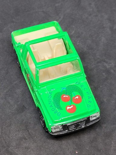 Zdjęcie oferty: Zielone auto zabawka z wisienką, czereśnie może 