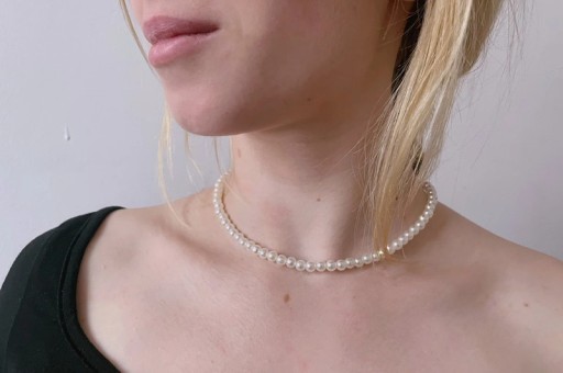 Zdjęcie oferty: Białe perły ze srebrnym zapięciem