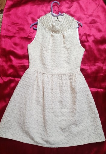 Zdjęcie oferty: Elegancka sukienka ecru perełki 152/158