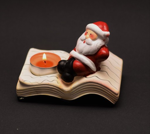 Zdjęcie oferty: Mikołaj świecznik odpoczywający na książce tealigh