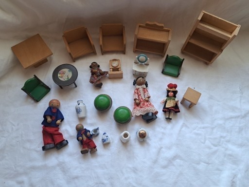 Zdjęcie oferty: Stare zabawki, lalki różnych zestawów 
