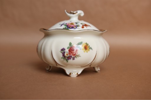 Zdjęcie oferty: Bomboniera bombonierka Schoenau Turyngia porcelana