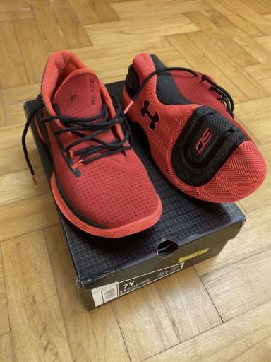 Zdjęcie oferty: Buty Under Armour SC 3ZERO III r. 40