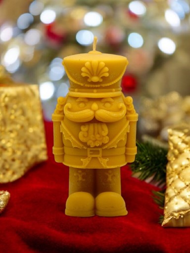 Zdjęcie oferty: Świeca z wosku pszczelego Dziadek do orzechów Zielony Świecownik