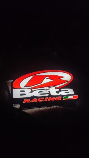 Zdjęcie oferty: Lampka Beta racing - nowoczesny element dekoracyjny