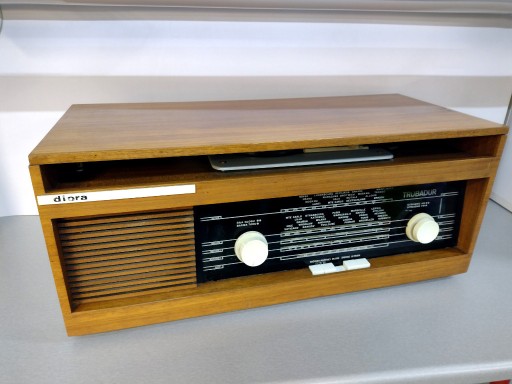 Zdjęcie oferty: Radio Diora Trubadur w drewnie z 1971 roku PRL