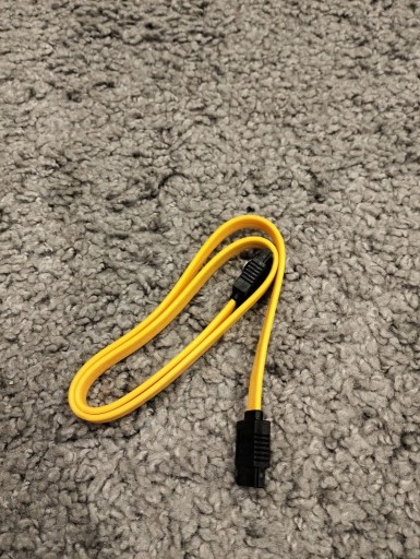 Zdjęcie oferty: Kabel SATA 0,5 metra zółty