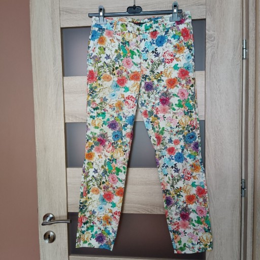 Zdjęcie oferty: Spodnie kwiaty Zara