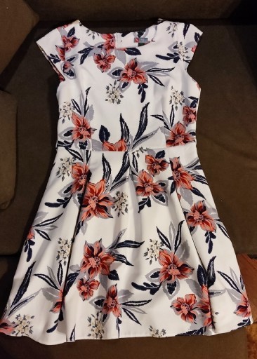 Zdjęcie oferty: Sukienka ecru w kwiatowe wzory 