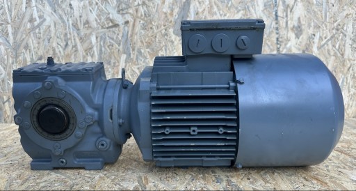 Zdjęcie oferty: Nowy motoreduktor SEW 28/57obr 0,44/0,88kW 117Nm hamulec