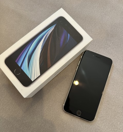 Zdjęcie oferty: Zadbany iPhone SE 2020 64 GB Biały Nowa Bateria