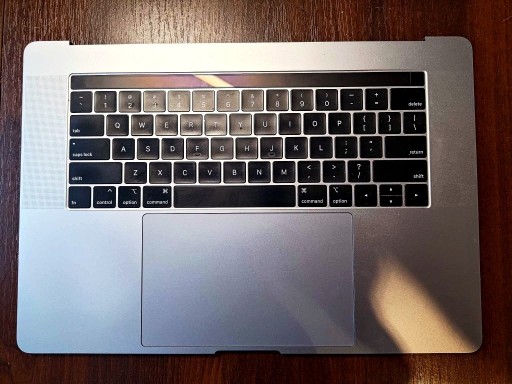 Zdjęcie oferty: A1990 palmrest + touchpad Macbook Pro 2018