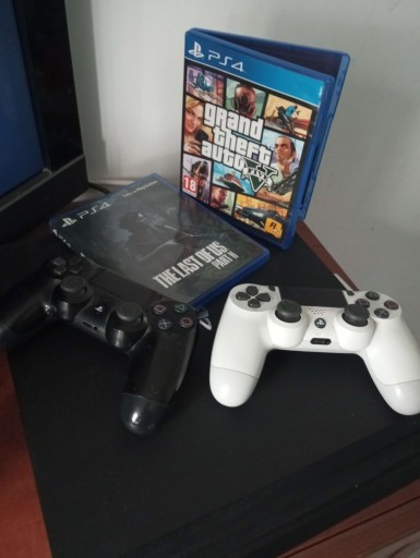 Zdjęcie oferty: Ps4 Pro 1TB + 2 pady + 2 gry