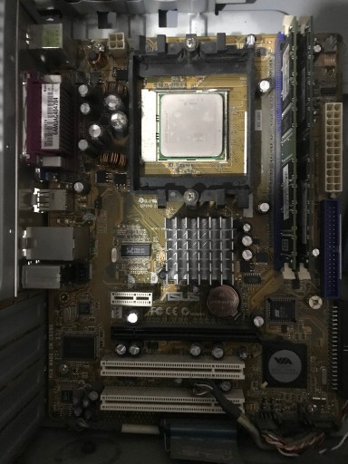 Zdjęcie oferty: ASUS K8V-VM, AMD Sempron 2800, DDR 2GB